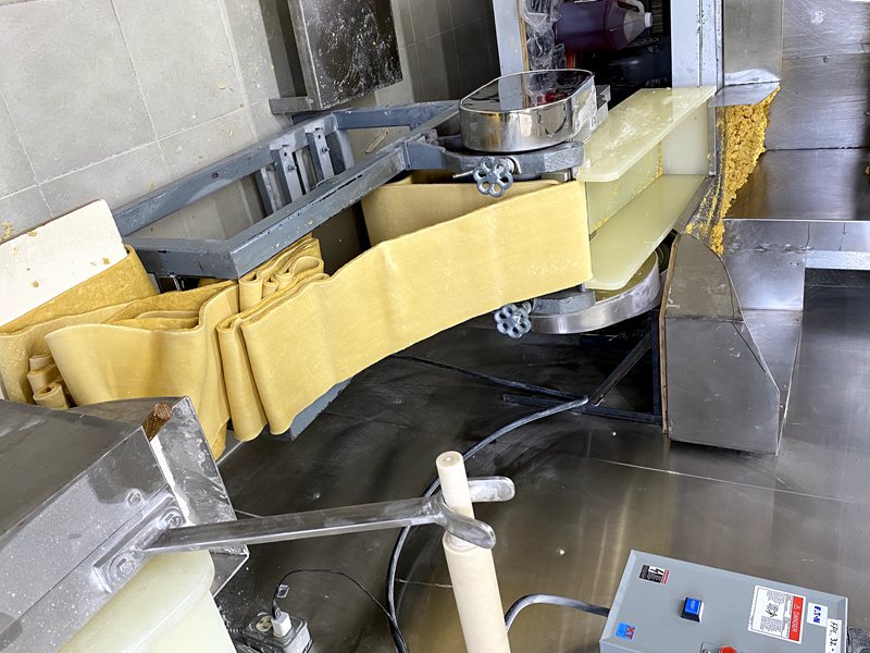 Noodle making machine